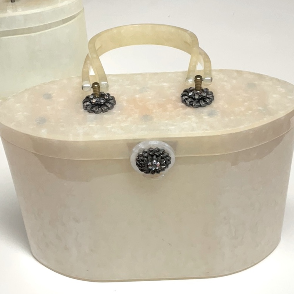 1950’s Wilardy vintage lucite pearlized box purse.  Rare find!